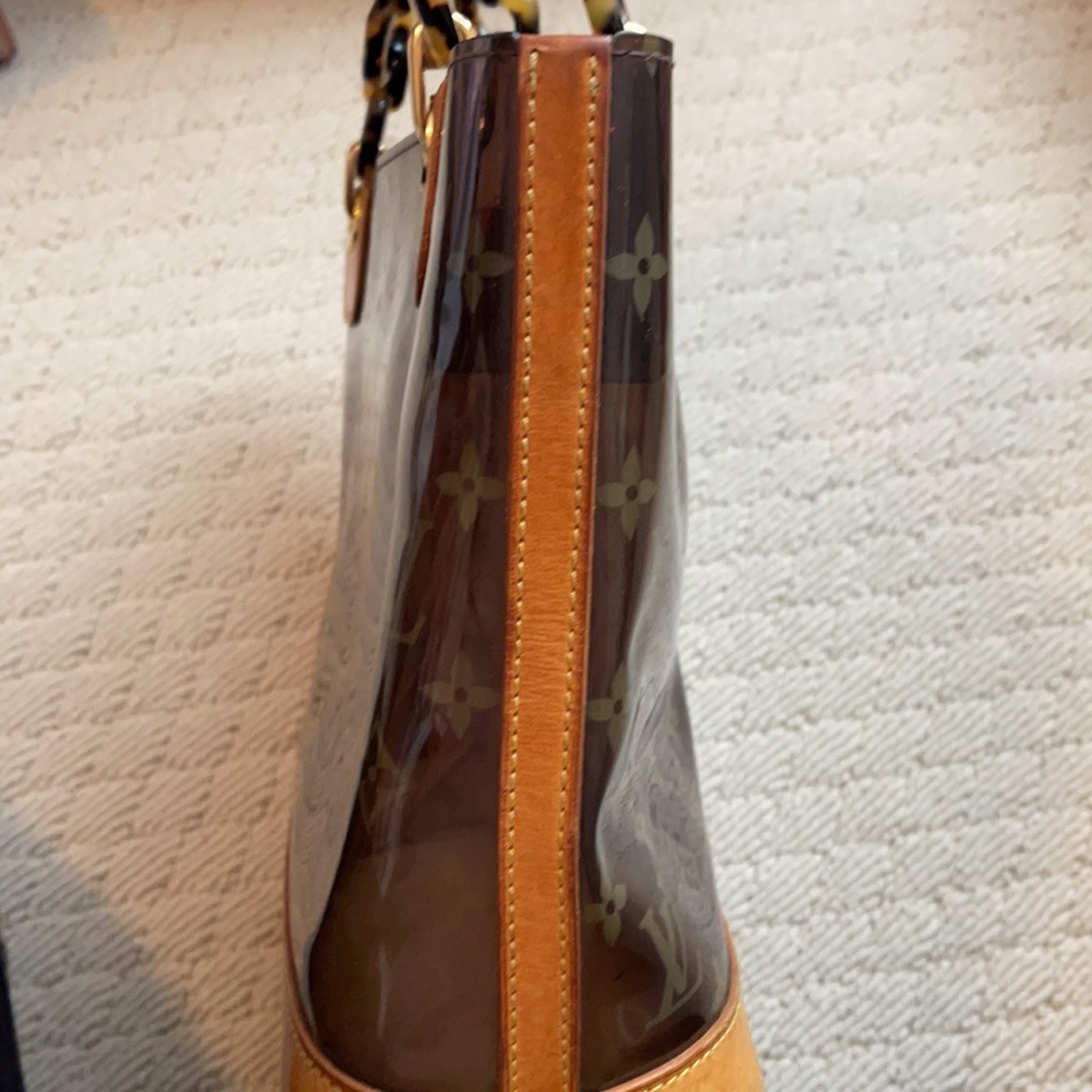 Louis Vuitton - Picture 7 of 12